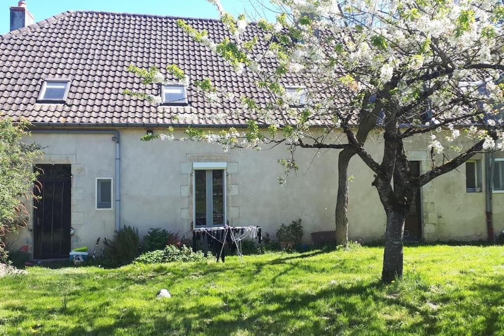 Gite A La Ferme, Avec Animaux, Fromages Et Nature Neuville-les-Decize Kültér fotó